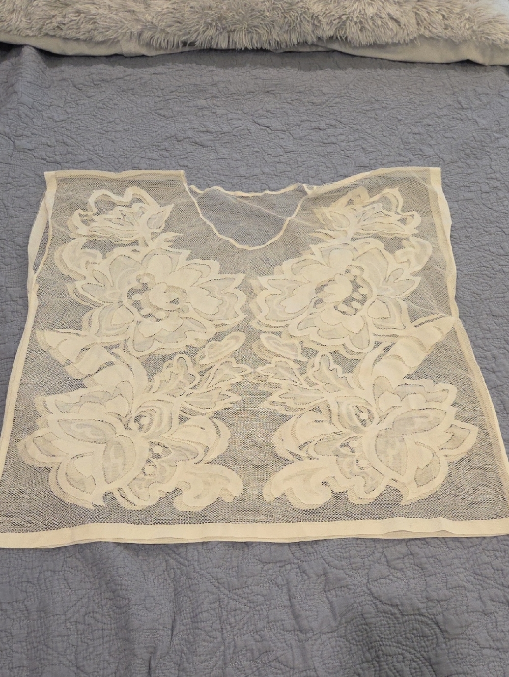 Beautiful White Floral Lace Overlay Top Size XL!